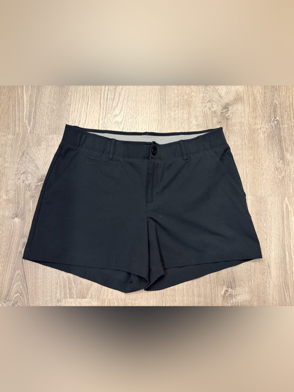 Women's Under Armour Links Black Golf Shorts- Size 10- Pre-owned